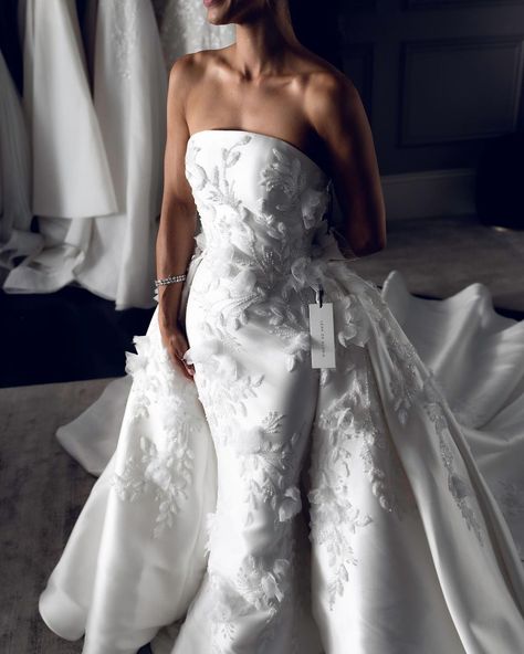 Strapless Wedding Dresses Which You Need To See Renisance Wedding Dresses, Simple White Ball Gown Wedding Dress, Corset Trumpet Wedding Dress, 2 In 1 Wedding Dresses, Bridal Gown With Veil, Haute Couture Wedding Gowns, Strapless Wedding Dresses, Leah Da Gloria, Princess Fantasy