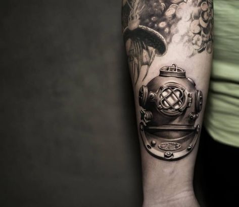 Commercial Diver Tattoo, Scuba Helmet Tattoo, Dive Helmet Tattoo, Divers Helmet Tattoo, Diver Tattoo Ideas, Diving Helmet Tattoo, Samurai Helmet Tattoo, Deep Sea Diver Helmet, Scuba Diver Tattoo