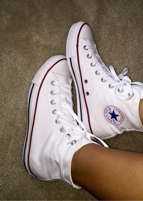 White high top converse #converse #hightop #white Sturniolo Triplets Nick, Nick Matt And Chris, Converse White High, Matt And Chris, The Sturniolo Triplets, Converse Hightop, Jayla Walton, High Top Converse Outfits, Converse Style Women