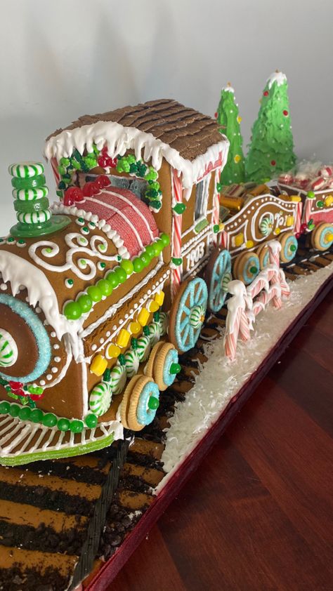 Gingerbread Train Ideas Decoration, Ginger Bread Train, Gingerbread Train Ideas, Gingerbread Bridge, Train Gingerbread, Covered Bridge Gingerbread House, Gingerbread Contest, Gingerbread Train, Gingerbread Houses