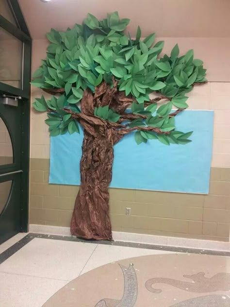 Tree I made out of construction paper and brown bulletin paper. Its very tall. It looks beautiful Paper Tree Classroom, Tree Classroom, Classroom Tree, Deco Jungle, Tree Study, Green Tablecloth, Fake Trees, Deco Nature, Diy Tree