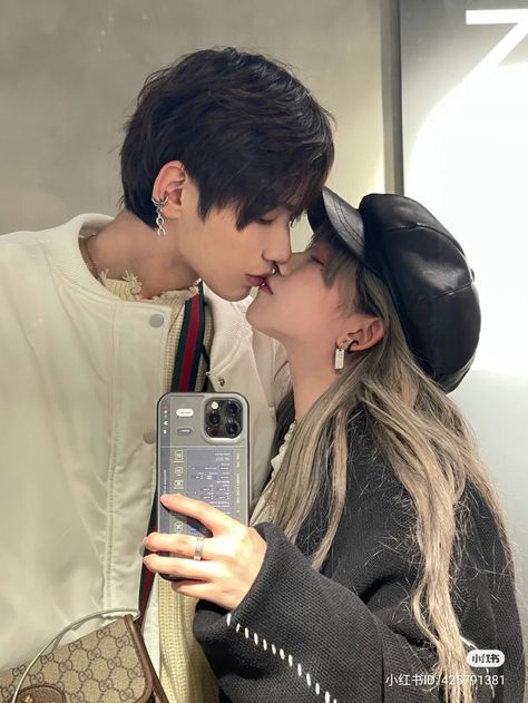 Uzzlang Couple, Couple Korean, Baby Gril, Friendship Photoshoot, Aesthetic Couple, Couples Vibe, Cute Relationship Photos, Ulzzang Couple, Korean Couple