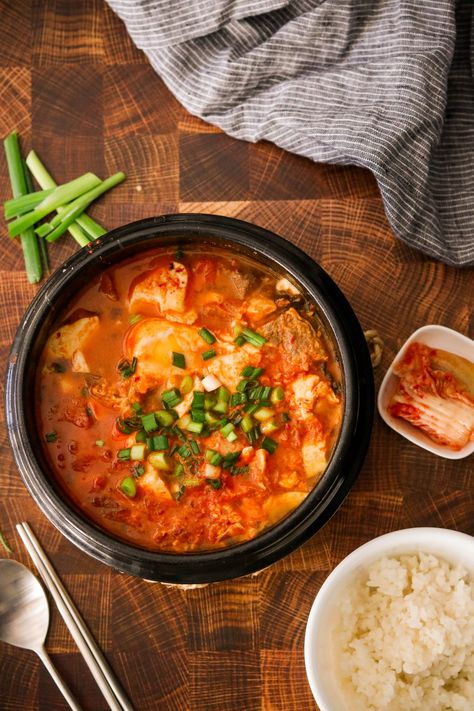 Kim Chee Soup, Soondubu Recipe, Kimchi Soup Recipe, Kimchi Beef, Soondubu Jjigae, Banchan Recipe, Jjigae Recipe, Kim Chee, Soup Recipes Healthy Vegetarian