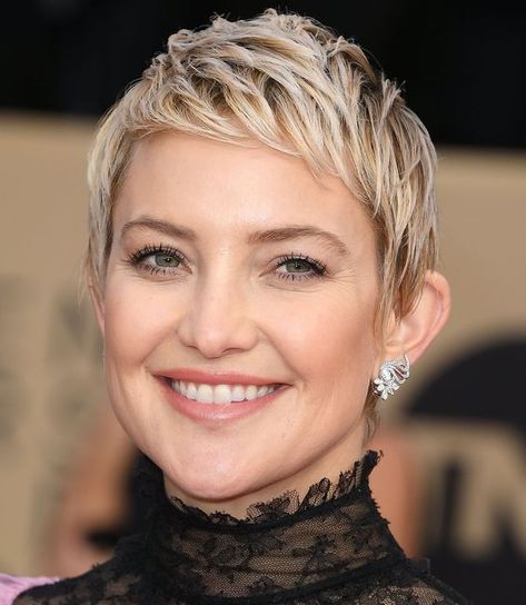 Warning: Kate Hudson’s Hairstylist Will Make You REALLY Want a Pixie Cut Kate Hudson Hair, Celebrity Pixie Cut, Bob Inspiration, Short Fluffy Hair, Short Blonde Pixie, Shave Her Head, Day Hairstyles, Chic Short Hair, Messy Pixie