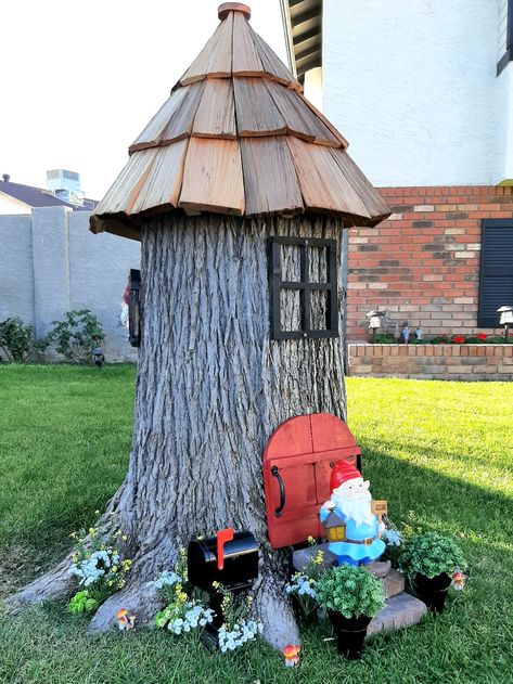 Gnome House Diy Tree Stump, Tree Stump Fairy House Diy Gnome Home, Stump House Ideas, Gnome House Tree Stump, Tree Stump Gnome House Ideas, Gnome Home Tree Stump, Knome Houses Tree Stump Diy, Gnome Houses From Tree Stumps, Decorating Tree Stumps In Yard