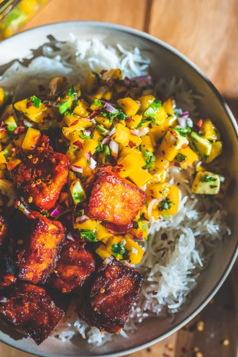 BBQ Tofu Bowls with Amazing Mango Salsa I Georgie Eats Mango Bowl Recipe, Vegan Dinner For A Crowd, Vegan Burger Bowl, Bbq Tofu Bowl, Mango Tofu, Tofu Bowls, Tofu Bowl, Bbq Tofu, Mango Recipes