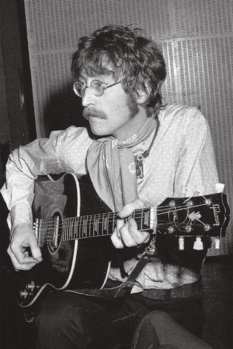 John Lennon #beatles #thebeatles Jhon Lennon, Beatles Guitar, George Martin, Best Guitar Players, Beatles Photos, Beatles Pictures, Beatles John, The Fab Four, Abbey Road