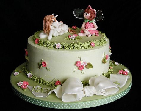 Green Garden and Fairy Cake by JaneBK, via Flickr  could have a princess Fairy Tale Wedding Cake, Fairy Garden Cake, Fairy Birthday Cake, Enchanted Fairy, Horse Cake, Icing Flowers, Unicorn Birthday Cake, Garden Cakes, Fairy Cake