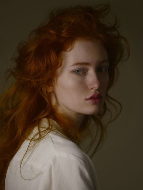 Photographie Portrait Inspiration, Long Red Hair, Hur Man Målar, Face Photography, Foto Art, Long Red, Portrait Inspiration, Interesting Faces, Ginger Hair