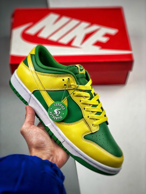 Nike Dunk Low Brazil, Nike Dunk Low Sp, Nike Fashion Shoes, Tenis Nike, Shoes Sneakers Nike, Nike Sb Dunk, Nike Air Force Ones, Nike Sb Dunks, Sb Dunk