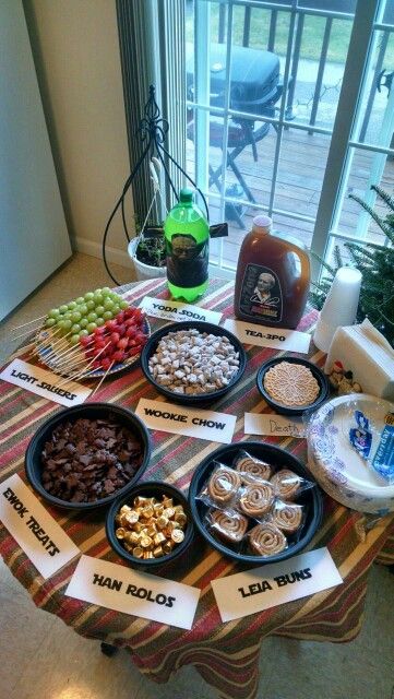 Star Wars marathon party Star Wars Themed Breakfast, Star Wars Themed Charcuterie Board, Star Wars Movie Night Snacks, Star Wars Marathon Food, Star Wars Themed Foods, Star Wars Watch Party, Star Wars Birthday Party Food, Star Wars Movie Night Food, Starwars Movie Night