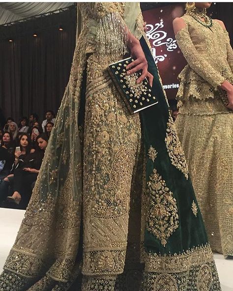 Shehla Chatoor Shehla Chatoor, Pakistani Bridal Couture, Pakistani Couture, Pakistani Wedding Outfits, Red Lehenga, Desi Clothes, Indian Bridal Dress, Pakistan Fashion, Pakistani Bridal Dresses