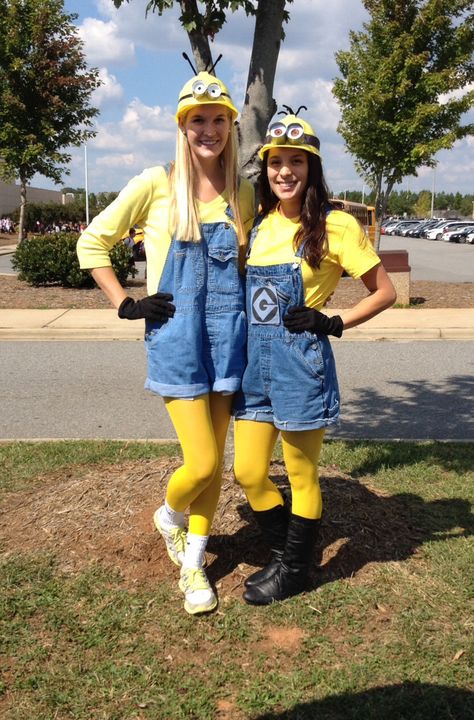 Costume ideas: minions Minion Outfit Women, Minion Spirit Day, Dress Like A Minion, Duo Customs, Cute Minion Costume, Minion Costumes Women's, Purple Minion Halloween Costume, Minion Costume Ideas, Minions Fancy Dress