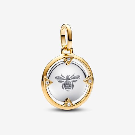 Bring positive energy and productivity into your life with our 14k gold-plated bee medallion. Our dual-sided charm features an imprinted bee with four triangular pointers set with sparkling stones on one side and the engraved message "Protect your energy" on the other. Add it to your collection to symbolize that life is all about meaningful work, positivity and balance. This medallion charm can be styled on Pandora Moments charm holders and openable links on Pandora ME carriers. - Pandora Bee Me Work Positivity, Charms Disney, Pandora Me, Pandora Essence, Custom Charm Bracelet, Protect Your Energy, Pandora Gold, Custom Charm Necklaces, Charms Pandora