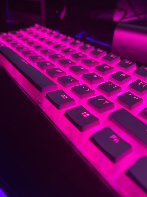 Hot Pink Gaming Setup, Rgb Keyboard Aesthetic, Keyboard With Lights, Rgb Keyboard, Neon Keyboard, Gaming Keyboard Aesthetic Purple, Pink Gaming Keyboard, Pc Gaming Setup Black And Purple, Purple Keycaps