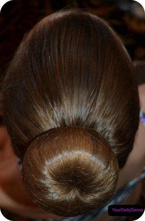 How To Make A Bun - Easy Step by Step Tutorial - Your Daily Dance Perfect Bun Tutorial, Dance Bun, Types Of Buns, Donut Bun, Hair Donut, Perfect Bun, Clear Hair, Big Bun Hair, Knot Bun