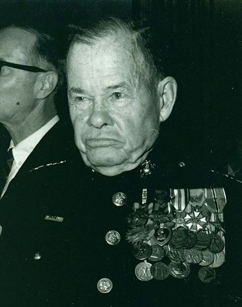 Ss Officer, Chesty Puller, Military Decorations, Us Navy Ships, Military Pictures, Us Marine Corps, Us Marines, United States Marine, United States Marine Corps