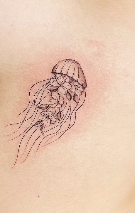 Tattoo Ideas Female Jellyfish, Single Line Jellyfish Tattoo, Red Jellyfish Tattoo, Fine Line Jellyfish Tattoo, Jellyfish Flower Tattoo, Jelly Fish Tattoos, Puffer Fish Tattoo, Small Jellyfish Tattoo, Jellyfish Tattoo Minimalist