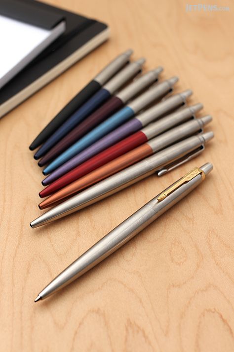 Timeless Parker Jotter Ballpoint Pens boast all-metal barrels, iconic arrow-shaped clips, and smooth-writing Quinkflow ballpoint ink. Pen Product Photography, Flower Making With Paper, Aesthetic Pens, Journaling Pens, Parker Pens, Parker Fountain Pen, Parker Jotter, Stationary Store, Fine Point Pens