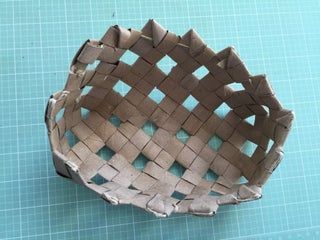 Toilet Paper Roll Diy, Paper Basket Weaving, Paper Roll Crafts Diy, Toilet Paper Roll Art, Recycled Paper Crafts, Rolled Paper Art, Toilet Paper Tube, Toilet Paper Crafts, Toilet Paper Rolls