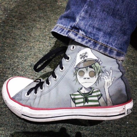 @stuntmanscott has got the cool shoe shine with these Gorillaz Converse! #showusyourconverse #bluebanana Gorillaz Shoes, Gorillaz Converse, Cool Shoe, Gorillaz Art, Blue Banana, Shoe Shine, Emo Fashion, Gorillaz, Diy Shoes