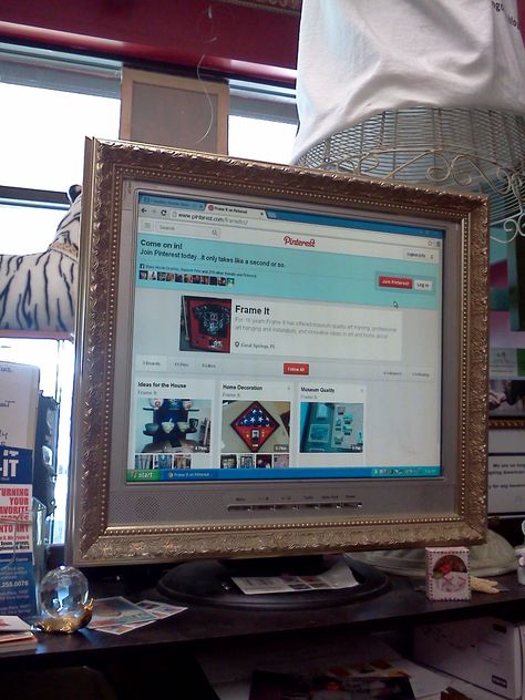 Give your computer monitor, mirror, or window something extra with a custom made frame and installation from Frame It in Coral Springs. Aesthetic Computer Monitor, Computer Frame Aesthetic, Computer Monitor Aesthetic, Monitor Picture, Work Decor, Cozy Desk, Custom Wood Frames, Digital Picture Frame, Frame Diy