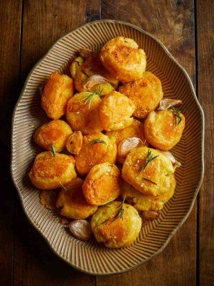 Jamie Oliver Christmas Recipes, Jamie Oliver Christmas, Fakeaway Recipes, Jamie Oliver Recipes, Recipes Christmas, Roast Potatoes, Healthy Family Meals, Chicken Pasta Recipes, Quick Healthy Meals