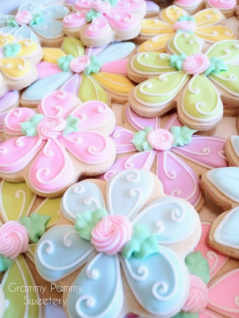 Spring Flower Cookies, Easter Cupcakes Easy, No Bake Sugar Cookies, Flower Sugar Cookies, Royal Iced Cookies, Easter Sugar Cookies, Sugar Cookie Royal Icing, Spring Cookies, Sugar Cookie Designs