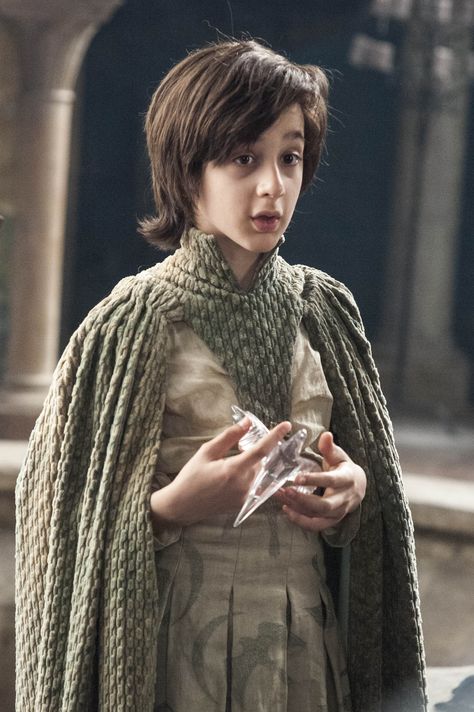 ROBIN ARRYN ~ CREEPY SON OF CATELYN'S SISTER, LYSA ARRYN ... WHO STILL IS BREASTFED BY HER WHILE SHE'S HOLDING COURT Robin Arryn, Ramsey Bolton, Dessin Game Of Thrones, Got Costumes, Watch Game Of Thrones, Game Of Thrones Costumes, Game Of Thrones Series, Game Of Thrones Tv, Got Characters