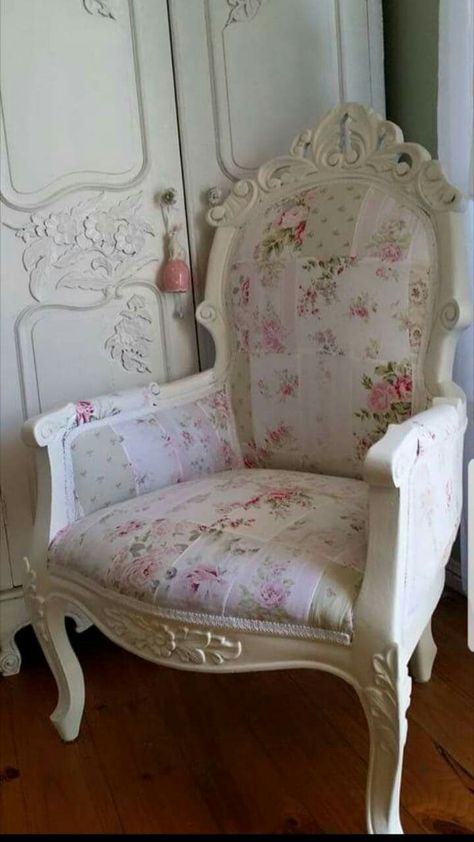 Vintage Hand Painted Furniture, Shabby Chic Interior Design, Locker Designs, Cute Furniture, Welcome To My House, Casa Vintage, Pinterest Room Decor, Princess Room, Shabby Chic Pink