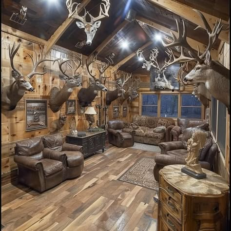 Rustic Man Cave Ideas, Hunting Theme Room, Hunting Rooms, Hunting Trophy Room, Man Cave Study, Hunting Room Design, Country Man Cave, Hunting Lodge Interiors, Hunter Decor