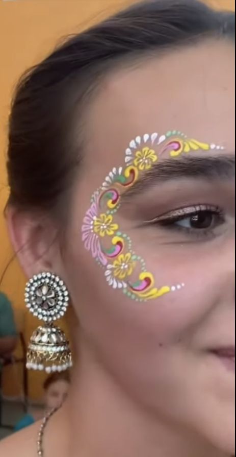 Gopi Dots Face Paintings Simple, Gopi Dots Face Paintings, Face Painting Aesthetic, Gopi Dots, Aesthetic Kurti, Indian Eyes, Indian Bride Makeup, Everyday Makeup Tutorials, Beginners Eye Makeup