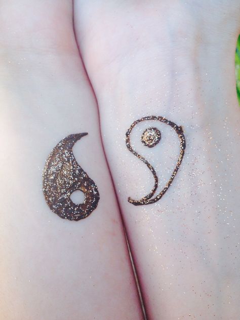 Henna tattoos(:- you and your best friend Matching Henna, Small Henna Tattoos, Tattoo Design For Hand, Tattoos For Best Friends, Cute Henna Tattoos, Cute Matching Tattoos, Small Henna, Small Matching Tattoos, Henna Inspired Tattoos