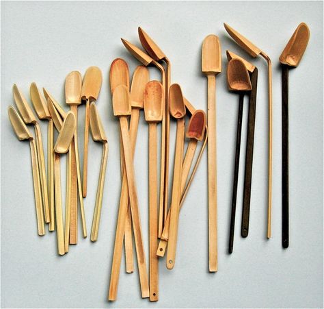 3-minute bamboo spoons... design/made michael penck Bamboo Furniture Diy, Wooden Spoon Crafts, Bamboo Diy, Spoon Fork Knife, Spoon Crafts, Bamboo Utensils, Bamboo Architecture, Simple Woodworking Plans, Picnic Lunch