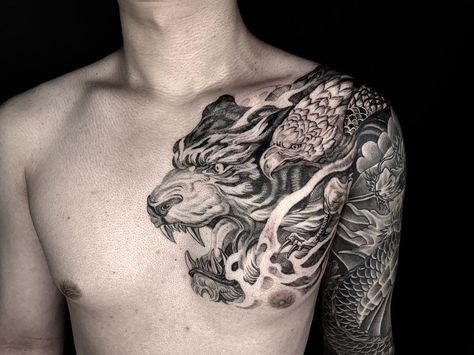 Tiger Chest Tattoo, Dragon Chest Tattoo, Japanese Tiger Tattoo, Ma Tattoo, Tattoo Japanese Style, Chest Piece Tattoos, Leg Sleeve Tattoo, Japanese Tattoo Art, Real Tattoo