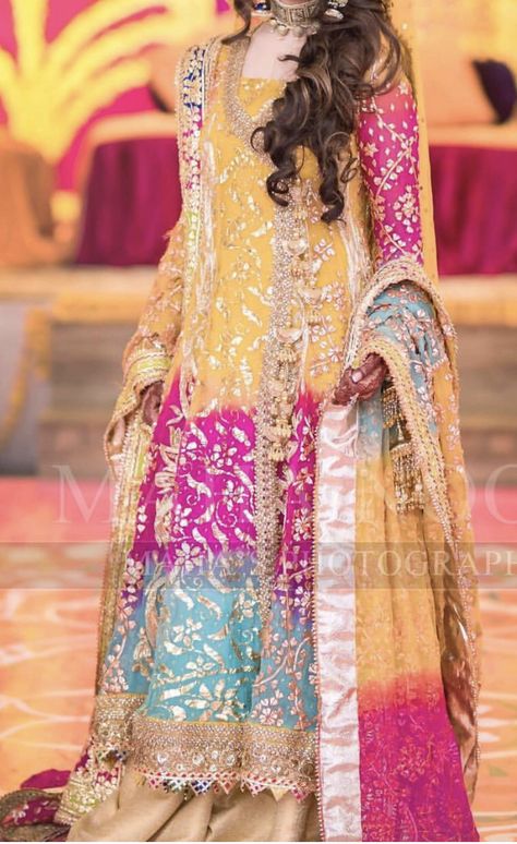 Ubatna Dress Pakistani, Mehendi Suits, Haldi Function Dress, Mehendi Dress, Stitching Styles, Mehndi Bride, Haldi Dress, Designer Wardrobe, Mehndi Dresses