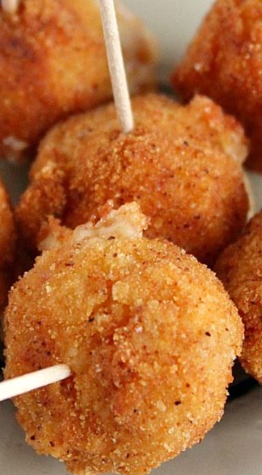 Spicy Cheese Balls Spicy Cheese Ball Recipes, Fried Cheese Balls Recipe, Spicy Cheese Ball, Fried Cheese Balls, Fried Cheese, Pop Cake, Delicious Appetizers, Hot Cheese, Spicy Cheese