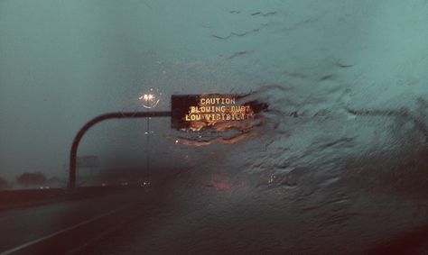 Arte Cyberpunk, In The Rain, Rainy Days, Dark Aesthetic, Rainy Day, The Rain, At Night, Aesthetic Pictures, Mood Board