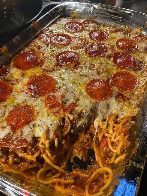 keto & Low Carb (Diet Recipes 🥘) | Spaghetti‼ 😱 OMG DON'T LOSE THIS😋 | Facebook Spaghetti With Pepperoni, Cold Pasta Dishes, Pizza Spaghetti, Pepperoni Recipes, Spaghetti Ingredients, Baked Pizza, Fast Foods, Pizza Casserole, Baked Spaghetti