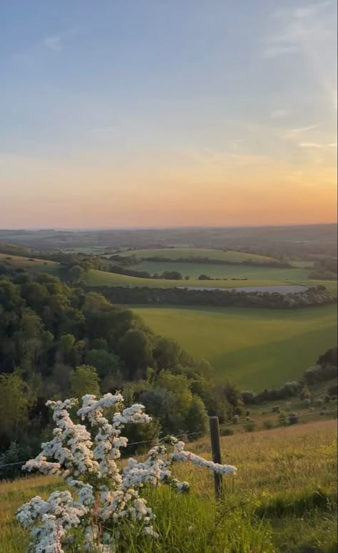 Uk Country Side Aesthetic, Country Side Pictures, Country Side Life Aesthetic, Farm Work Aesthetic, Country Side Homes, Old Country Aesthetic, Country Side Aesthetic, Country Side Life, Pretty Countryside