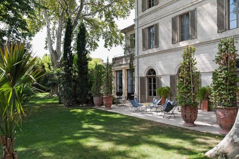 Avignon Avignon Villa, 19th Century Mansion, European Homes, French Mansion, Chateaux Interiors, French Villa, French Exterior, European House, London Park