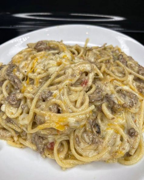 Pinterest pin showcasing a mouthwatering Philly Cheese Steak Tetrazzini recipe Philly Cheese Steak Recipe, Steak Pasta, Easy Steak, Cheese Steak, Vegetarian Side Dishes, Philly Cheese, Dinner Rolls Recipe, Perfect Pasta, Food Heaven