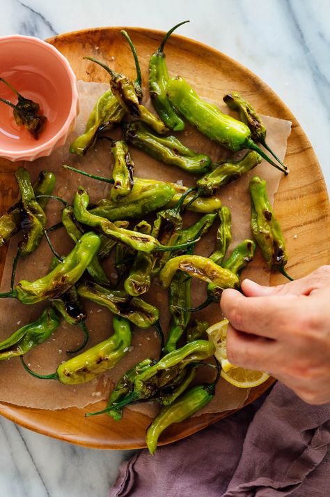 Learn how to make blistered shishito peppers in a skillet! You'll just need shishitos, olive oil, and this simple recipe. Appetizers don't get any easier. #shishitopeppers #padronpeppers #appetizer #easyrecipe #cookieandkate Shishito Pepper Recipe, Blistered Shishito Peppers, Sweet Potato Seasoning, Mediterranean Appetizers, Recipe Appetizers, Cookie And Kate, Shishito Peppers, Quinoa Sweet Potato, Baked Goat Cheese