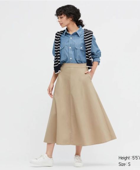 Uniqlo Skirt, Pre Wedding Poses, Smart Trousers, Uniqlo Women, Work Wear Women, Wedding Poses, Sleek Look, Circle Skirt, Flare Skirt