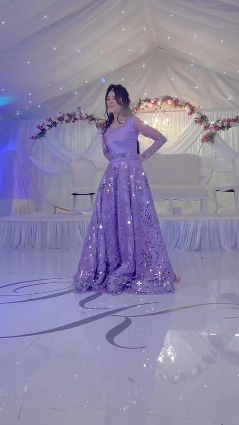 Makhna Dance 💕😍 [Video] | Fancy wedding dresses, Indian wedding video, Fancy dresses long Pakistani Wedding Dance, Simple Dance, Wedding Dance Songs, Wedding Dance Video, Desi Wedding Dresses, Indian Wedding Video, Party Wear Dress, Fancy Wedding Dresses, Fancy Dresses Long