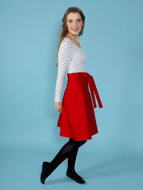 Miette skirt - easy sewing pattern for beginners Wraparound Skirt, Sew Your Own Clothes, Skirt Sewing Pattern, Skirt Sewing, Tilly And The Buttons, Skirt Patterns Sewing, Sewing Skirts, Easy Sewing Patterns, Patterned Sheets