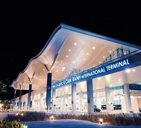 As one of the largest airports in terms of area in Vietnam, second only to Tan Son Nhat Airport in Ho Chi Minh City. Cam Ranh Airport was put into operation with the main purpose of serving the travel needs of Khanh Hoa people, as well as the southern provinces. Also known as a large international airport, it can accommodate … The post Cam Ranh Airport – An international airport in Nha Trang appeared first on Go Explore Vietnam. Vietnam Travel Guide, International Airlines, Cultural Architecture, Airport City, Taxi Service, Vietnam Travel, Ho Chi Minh City, Ford Transit, Ho Chi Minh