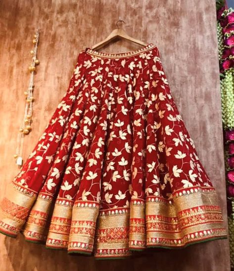 Rajasthani Dress, Half Saree Lehenga, Indian Outfits Lehenga, Lehenga Designs Simple, Lehnga Dress, Bridal Lehenga Collection, Indian Bridal Lehenga, Choli Designs, Saree Designs Party Wear