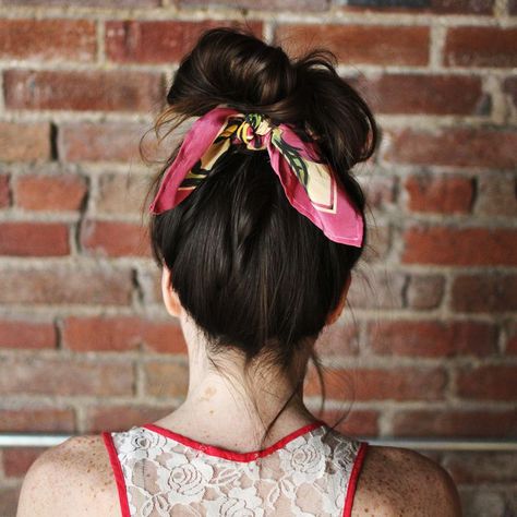 I found some of my mom's old silk scarves the other day and it would be so fun to wear them like this. Scarf Bun, Bandana Hairstyles, Different Hairstyles, Hair Envy, Hair Today, Hair Dos, Messy Bun, Hair Skin, Scarf Hairstyles