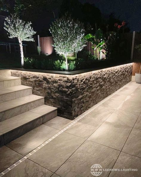 Dröm Hus Planer, Garden Lighting Design, Outdoor Lighting Design, Architectural Landscape, Outdoor Led Strips, Landscape Lighting Design, Modern Backyard Landscaping, Back Garden Design, Paint Modern